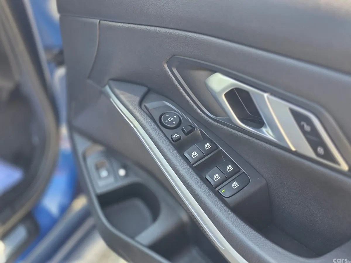 BMW 3-Series Estate/Jeep, Petrol Plug-in Hybrid, 2023, Blue