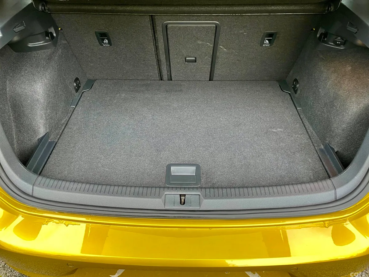 Volkswagen Golf Hatchback, Diesel, 2018, Yellow