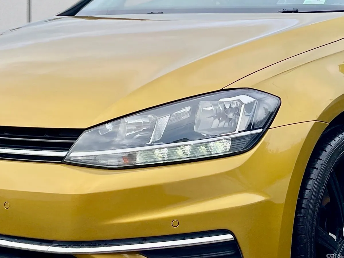 Volkswagen Golf Hatchback, Diesel, 2018, Yellow