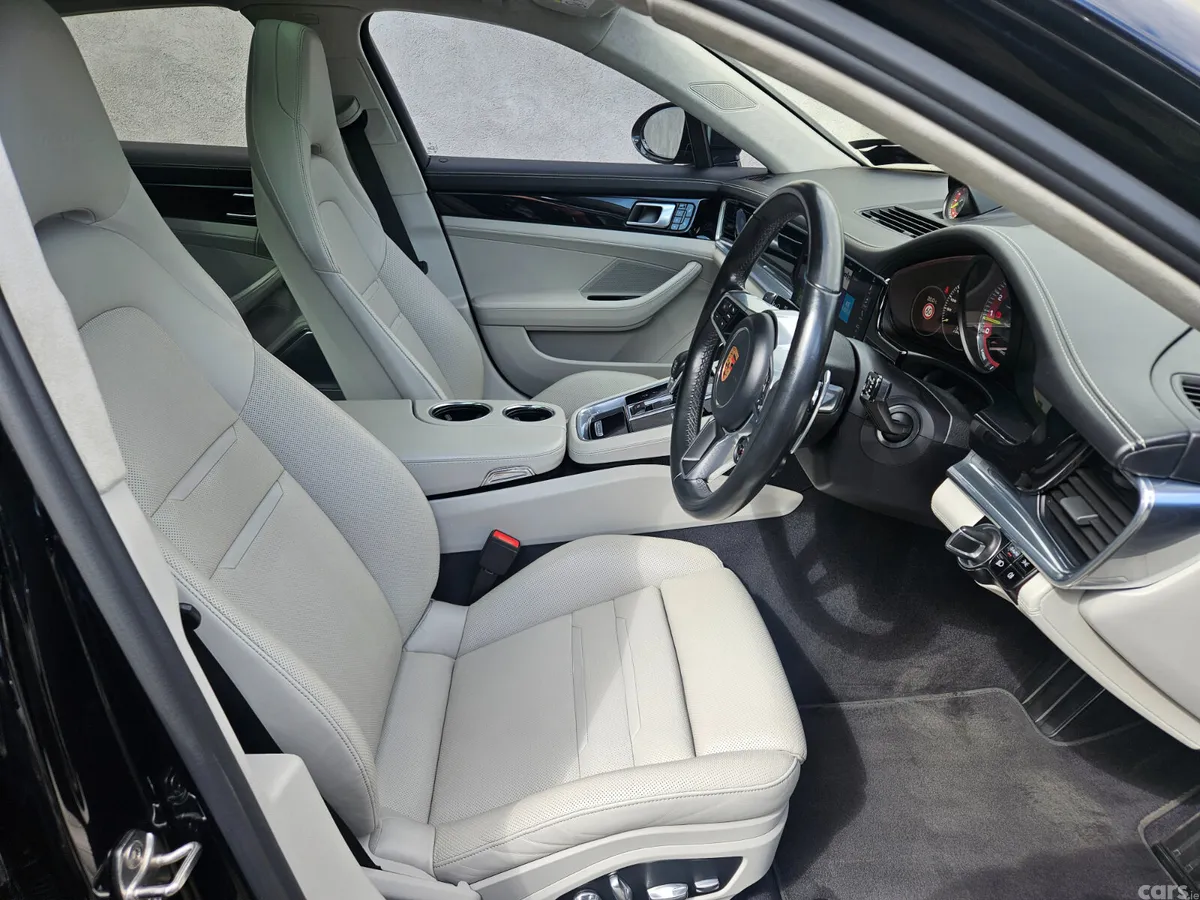 Porsche Panamera Hatchback, Petrol Plug-in Hybrid, 2017, Black