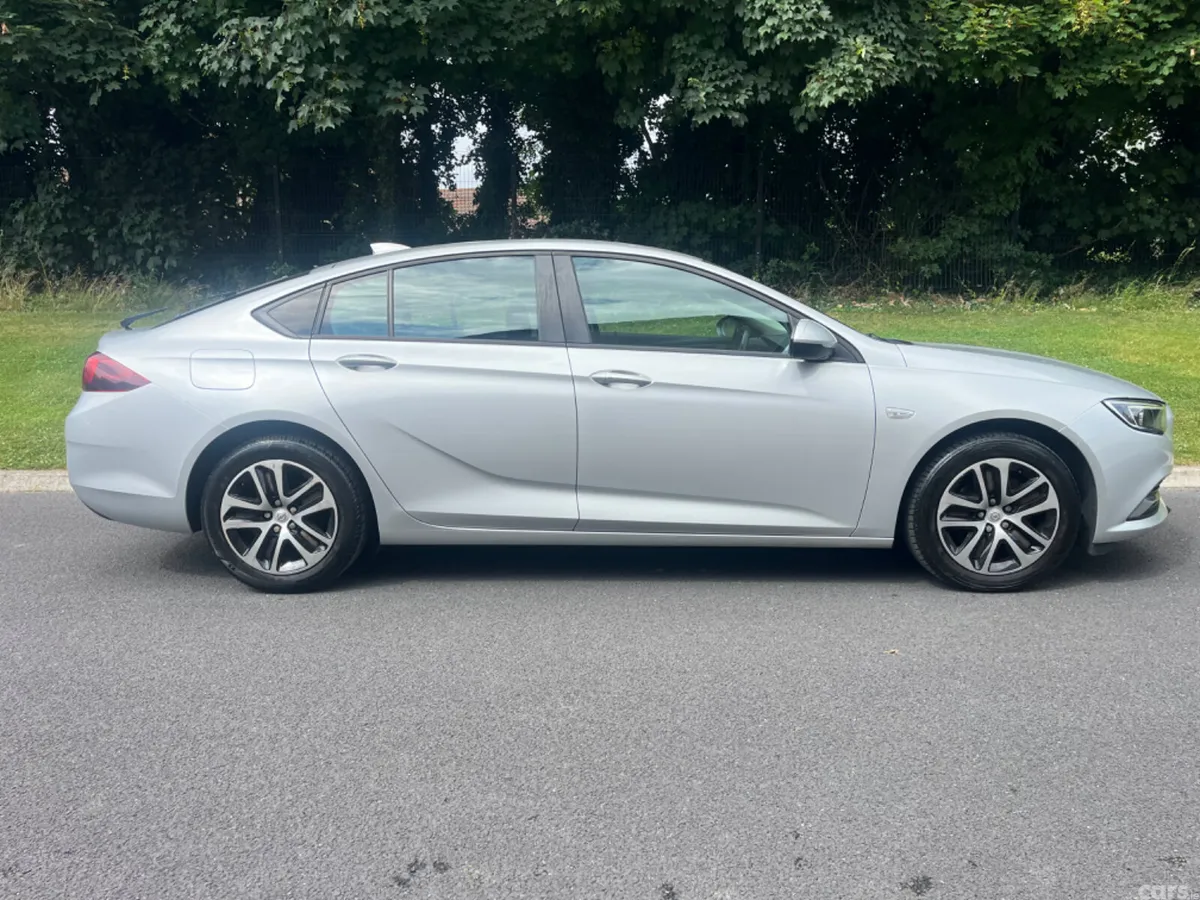 Opel Insignia Hatchback, Diesel, 2018, Grey