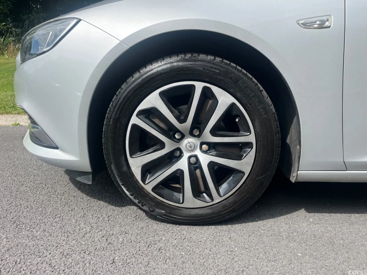 Opel Insignia Hatchback, Diesel, 2018, Grey