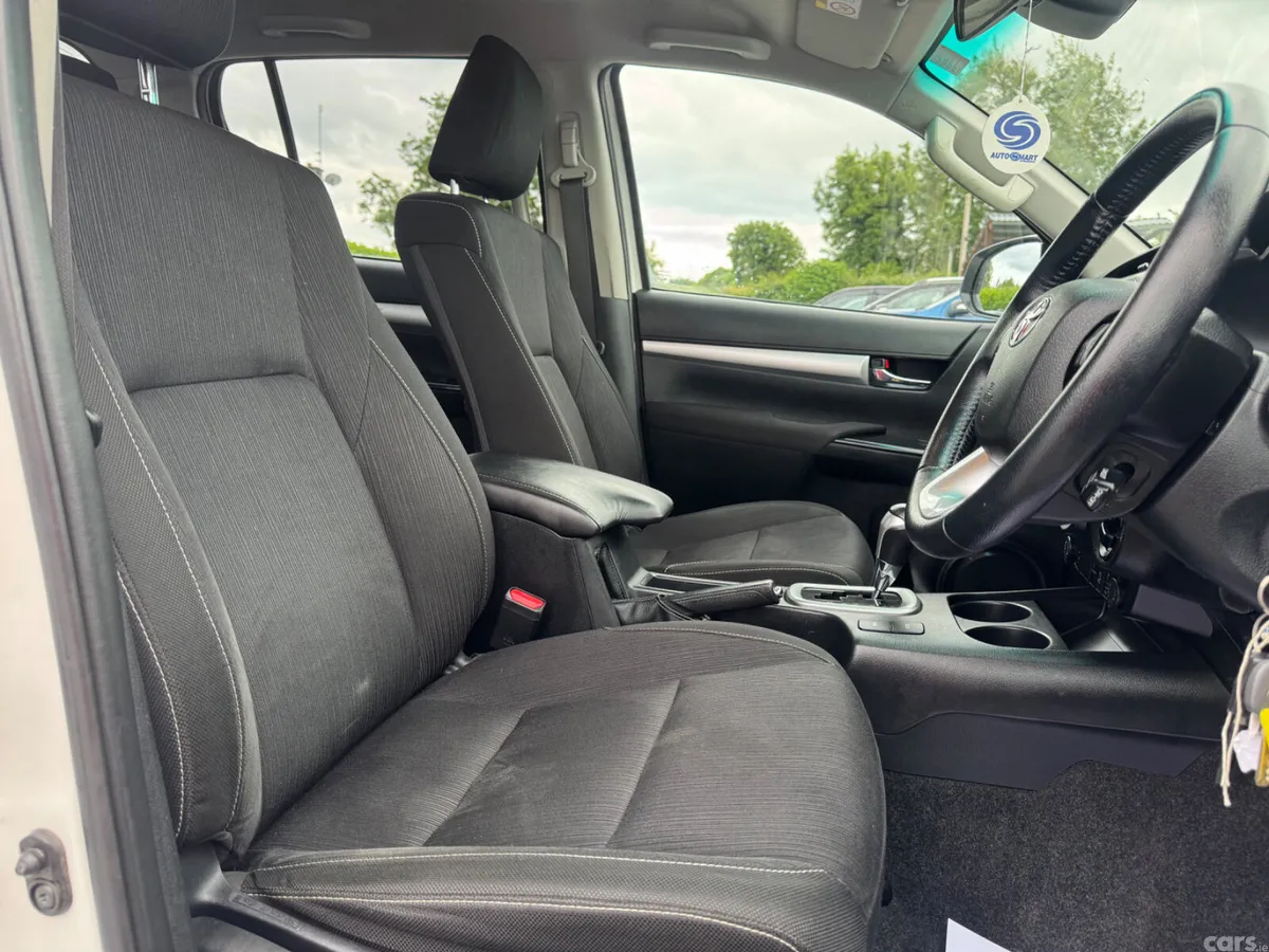 Toyota Hilux Pick Up, Diesel, 2022, White