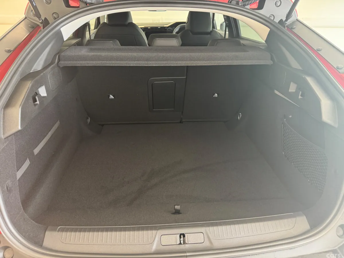 Peugeot 408 Hatchback, Petrol, 2025, Red