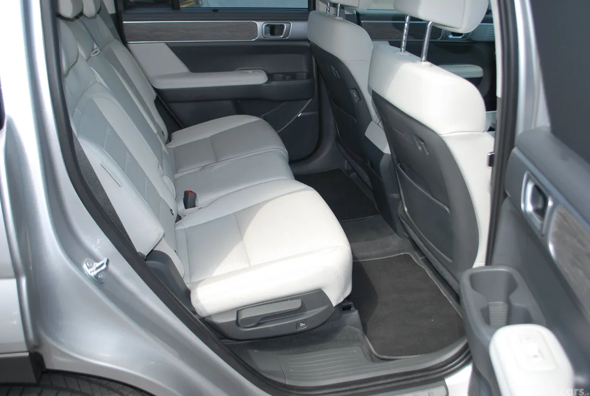 Hyundai Santa Fe SUV, Petrol Plug-in Hybrid, 2025, Grey