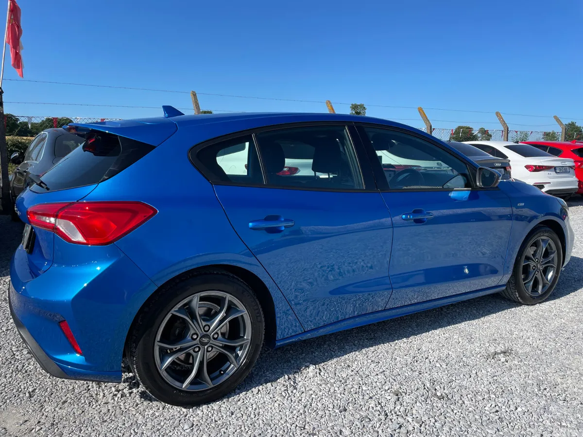 Ford Focus Hatchback, Diesel, 2020, Blue