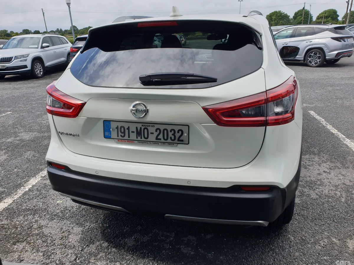 Nissan Qashqai Hatchback, Diesel, 2019, White
