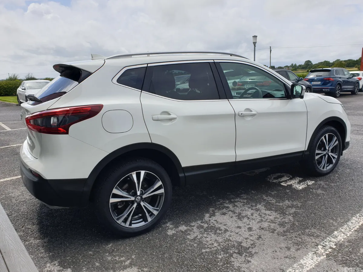 Nissan Qashqai Hatchback, Diesel, 2019, White
