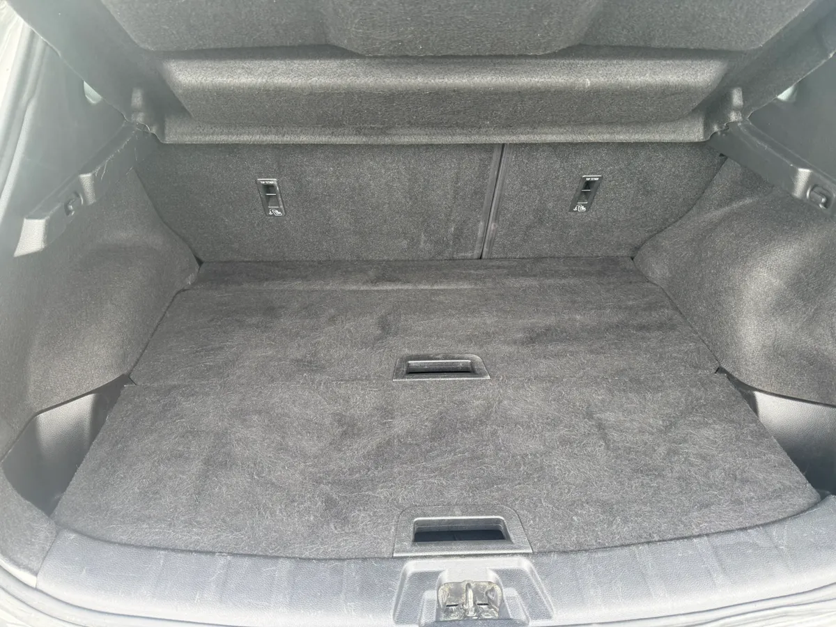 Nissan Qashqai Hatchback, Diesel, 2014, Silver