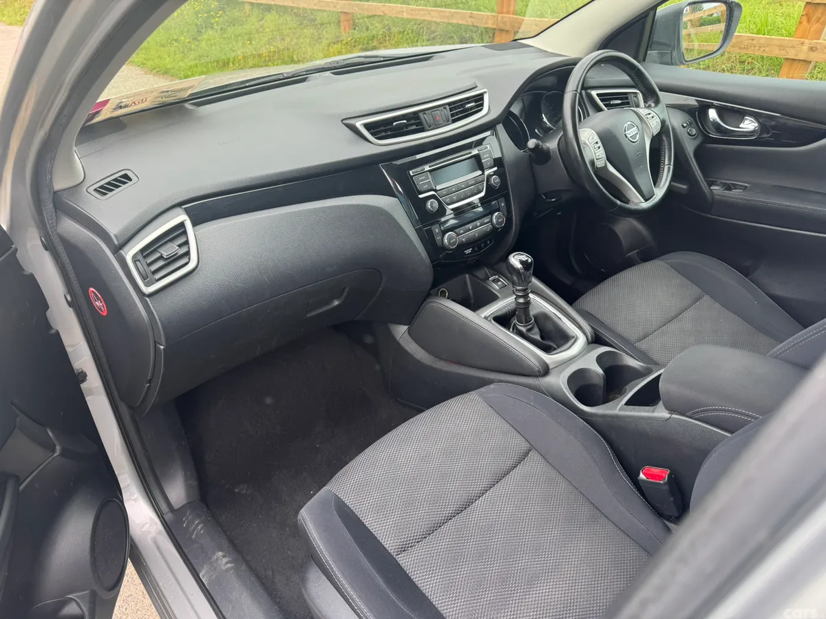 Nissan Qashqai Hatchback, Diesel, 2014, Silver