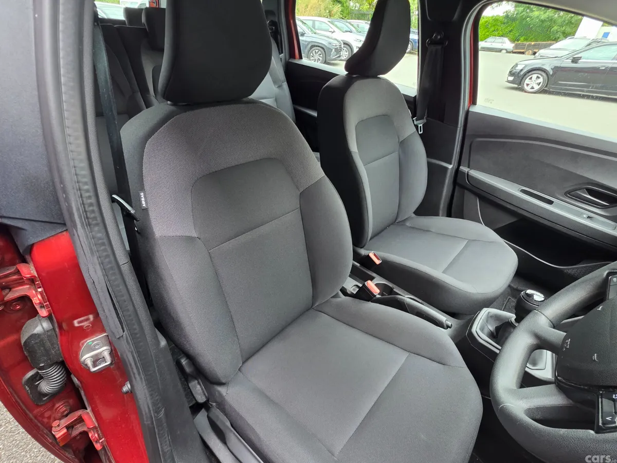 Dacia Jogger MPV, Petrol, 2024, Brown