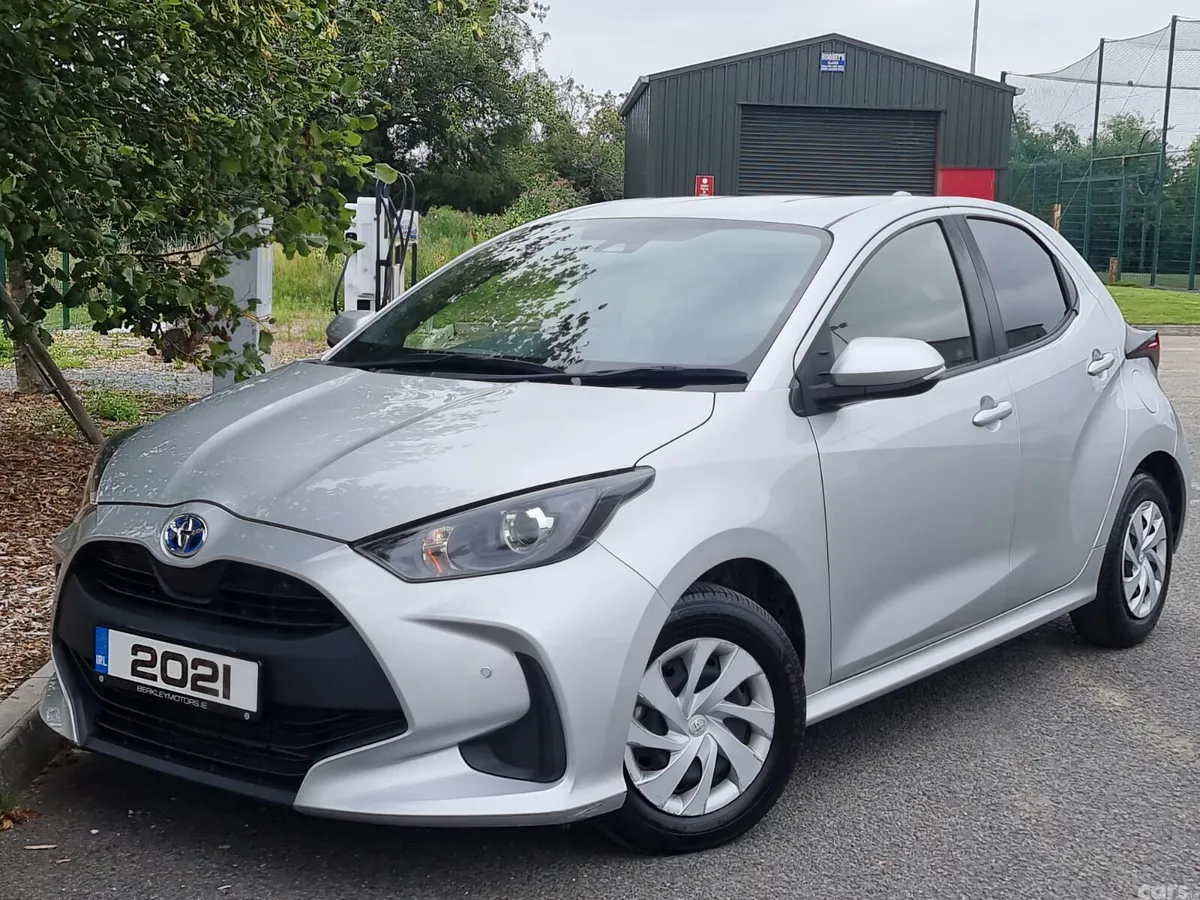 Toyota Yaris Hatchback, Petrol, 2021, Silver