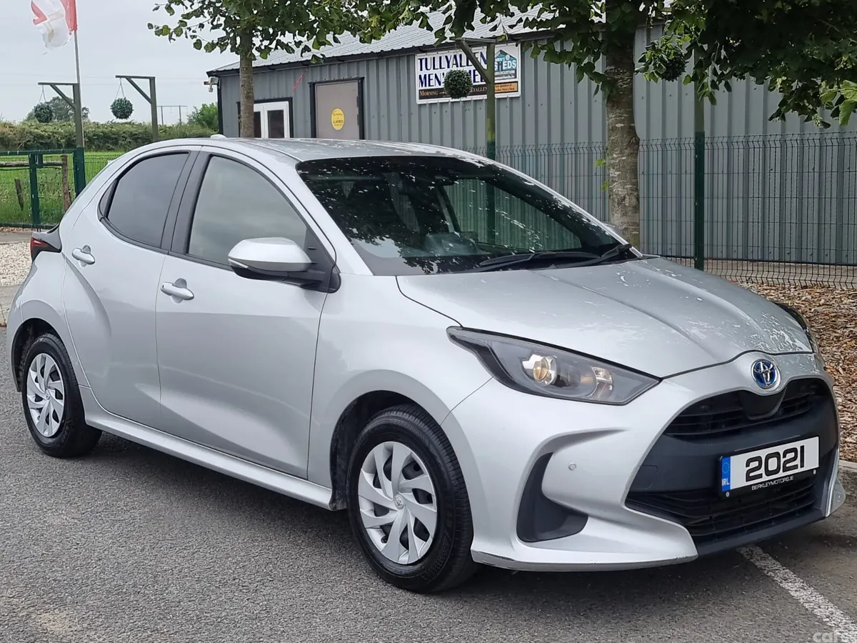 Toyota Yaris Hatchback, Petrol, 2021, Silver