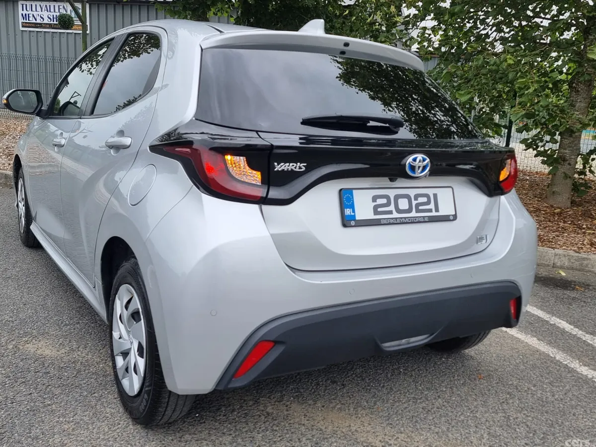 Toyota Yaris Hatchback, Petrol, 2021, Silver