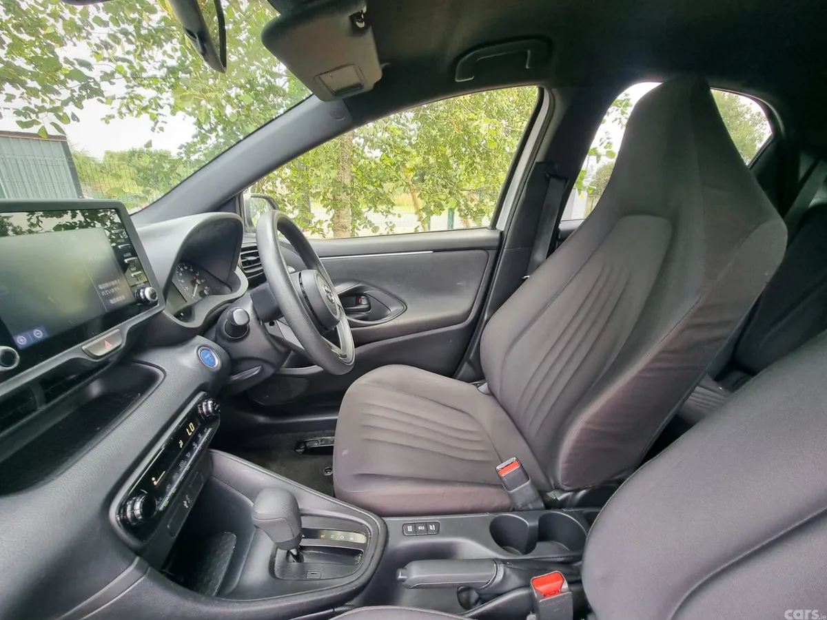 Toyota Yaris Hatchback, Petrol, 2021, Silver