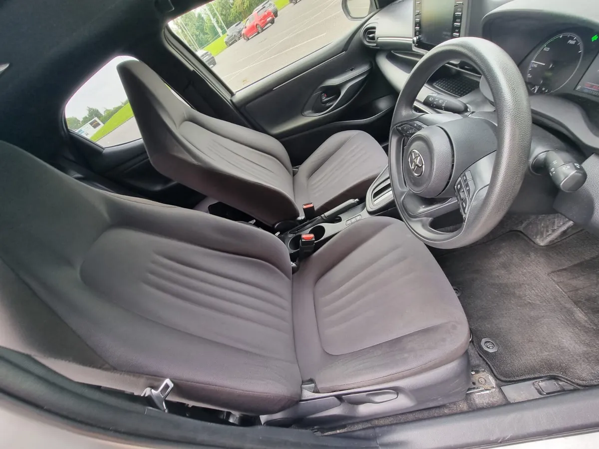 Toyota Yaris Hatchback, Petrol, 2021, Silver