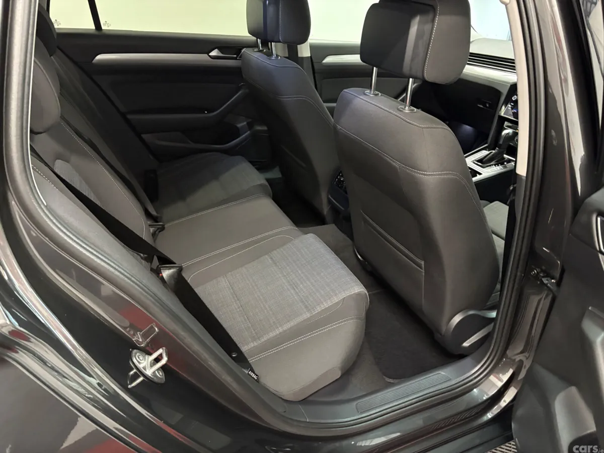 Volkswagen Passat Estate, Diesel, 2022, Grey
