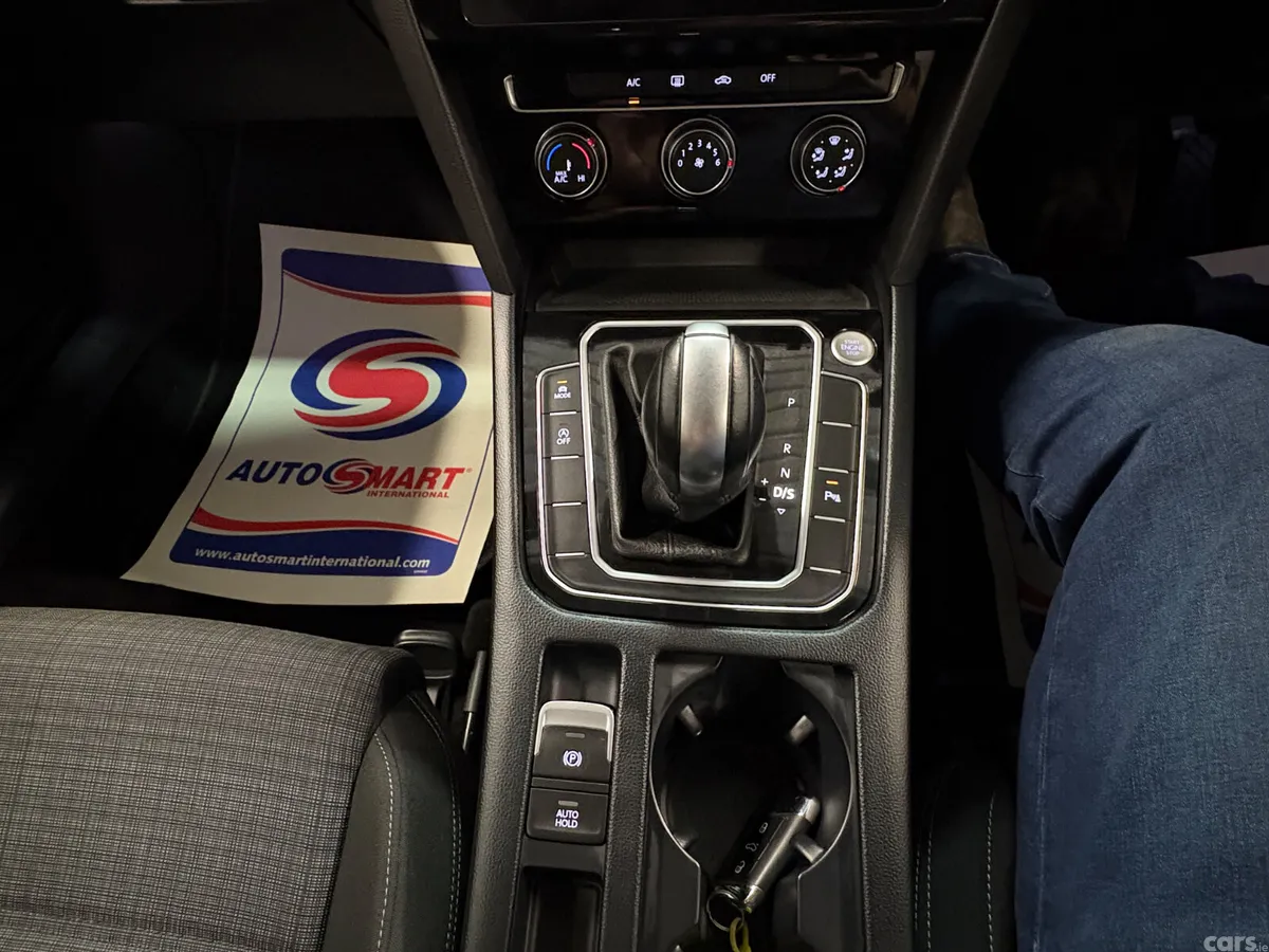 Volkswagen Passat Estate, Diesel, 2022, Grey