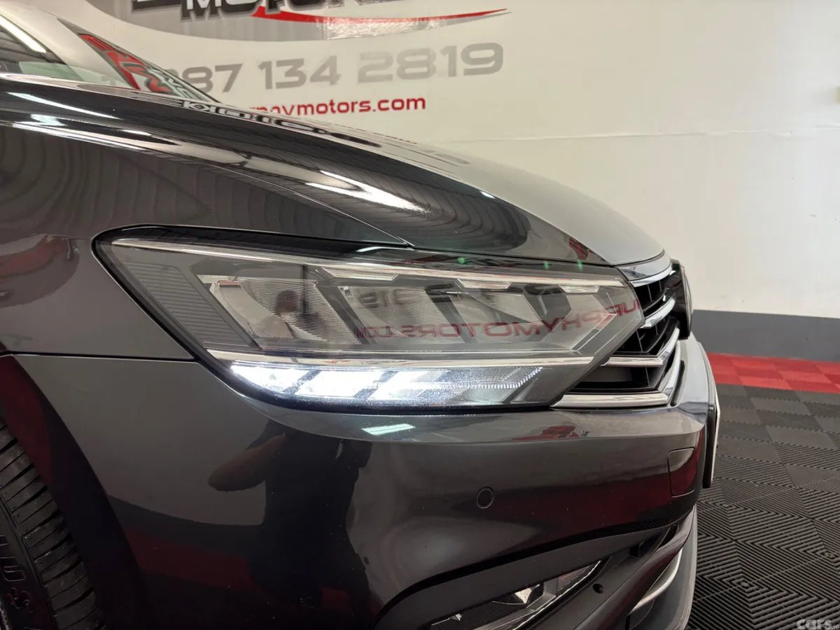 Volkswagen Passat Estate, Diesel, 2022, Grey