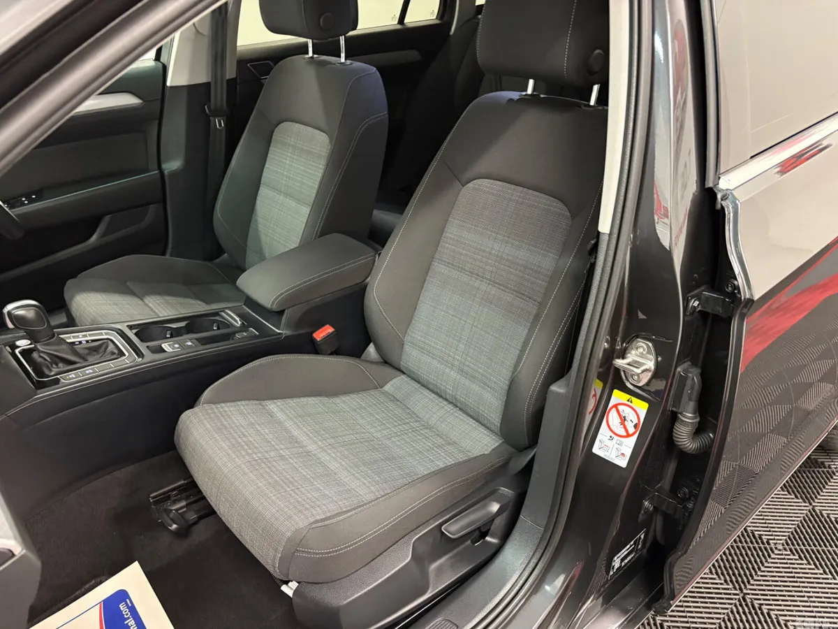 Volkswagen Passat Estate, Diesel, 2022, Grey