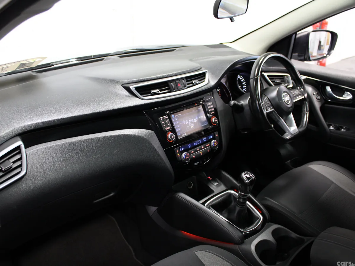 Nissan Qashqai MPV, Diesel, 2019, Black