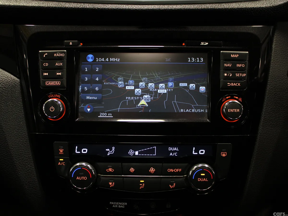 Nissan Qashqai MPV, Diesel, 2019, Black