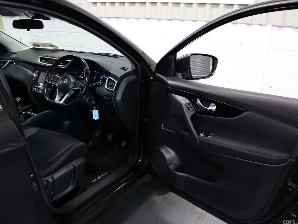Nissan Qashqai MPV, Diesel, 2019, Black