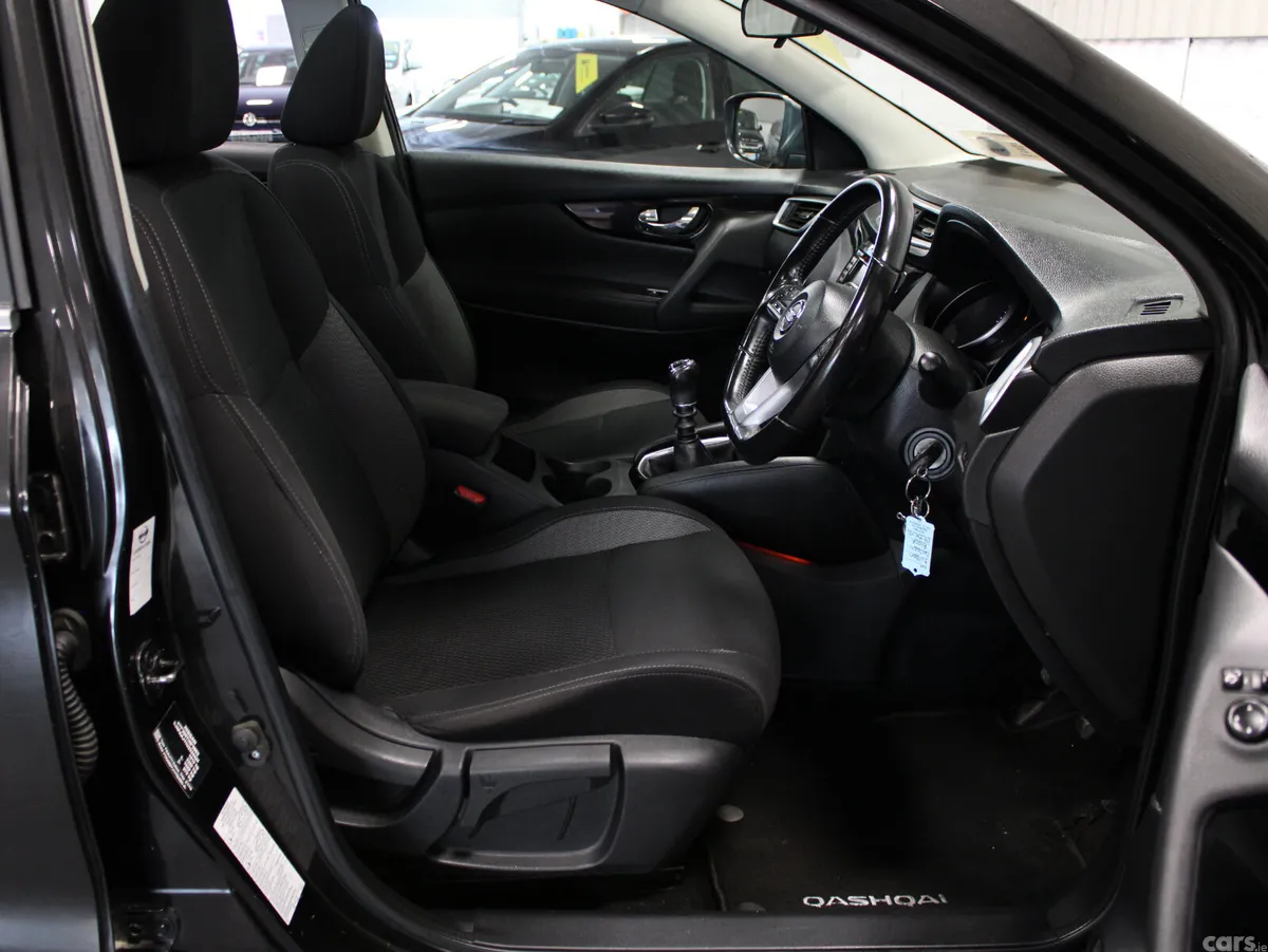 Nissan Qashqai MPV, Diesel, 2019, Black