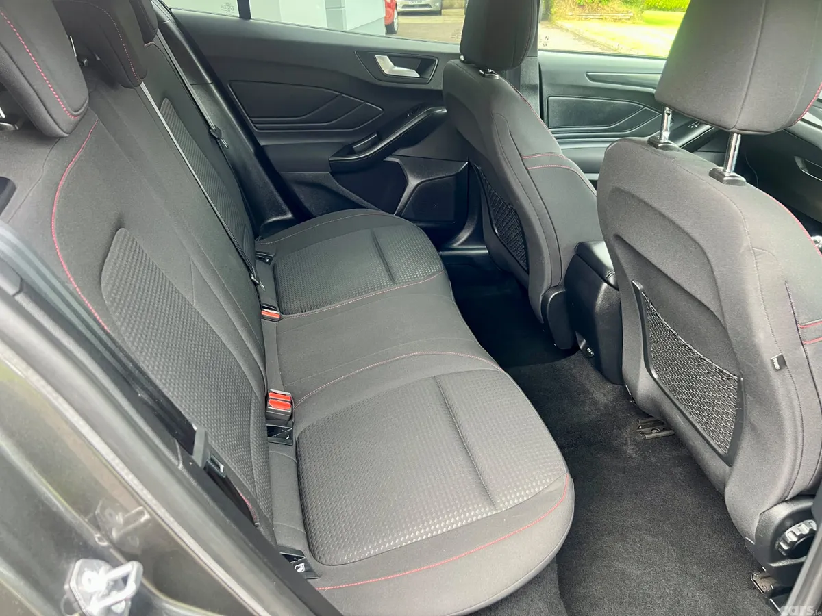 Ford Focus Hatchback, Diesel, 2020, Grey