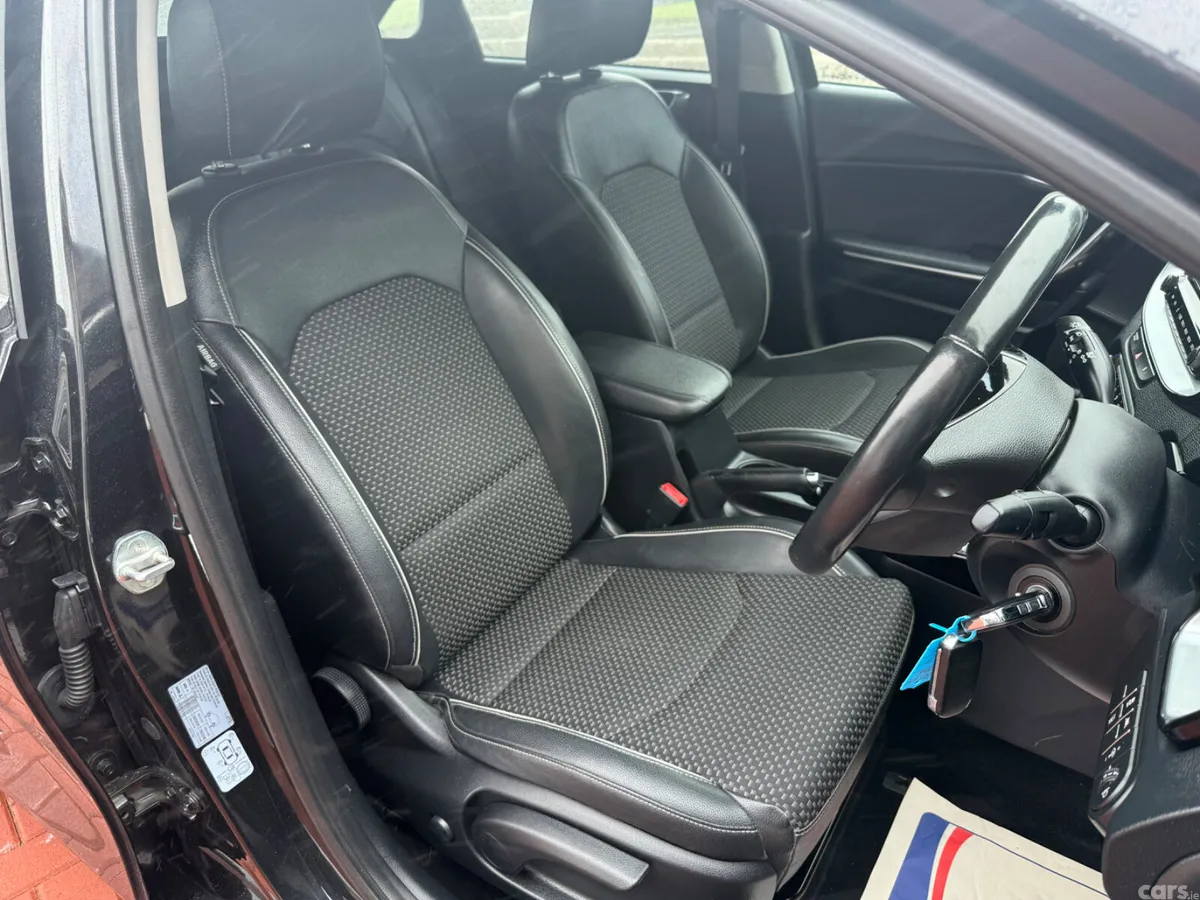 Kia Ceed Hatchback, Diesel Hybrid, 2021, Black