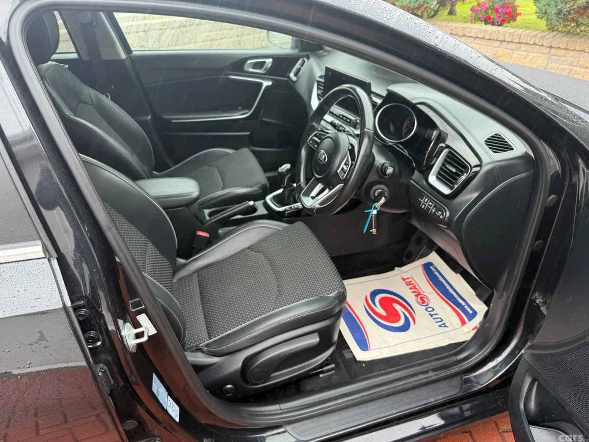 Kia Ceed Hatchback, Diesel Hybrid, 2021, Black