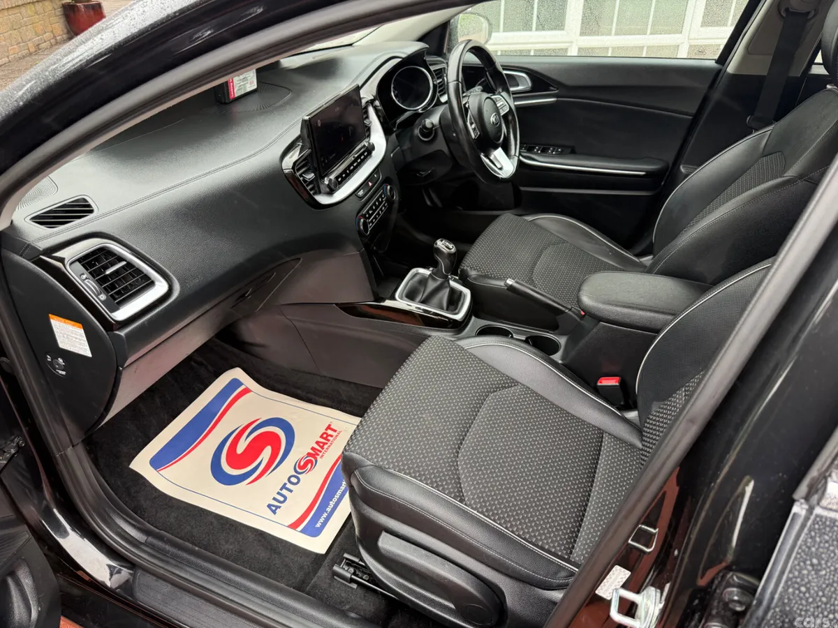Kia Ceed Hatchback, Diesel Hybrid, 2021, Black