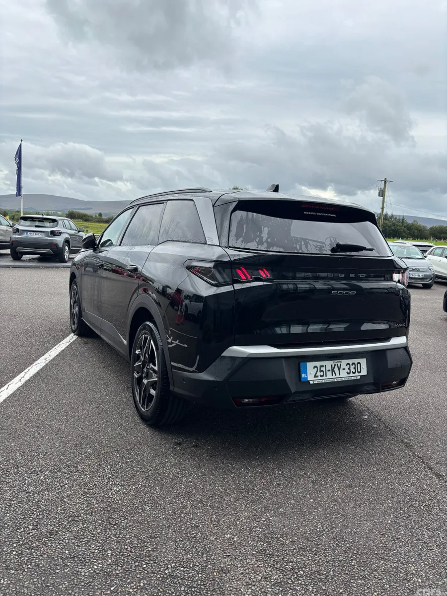 Peugeot 5008 MPV, Petrol, 2025, Black