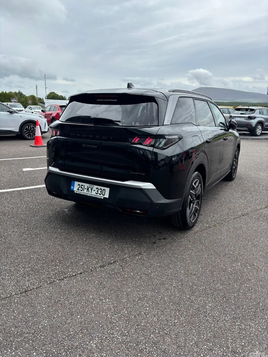 Peugeot 5008 MPV, Petrol, 2025, Black