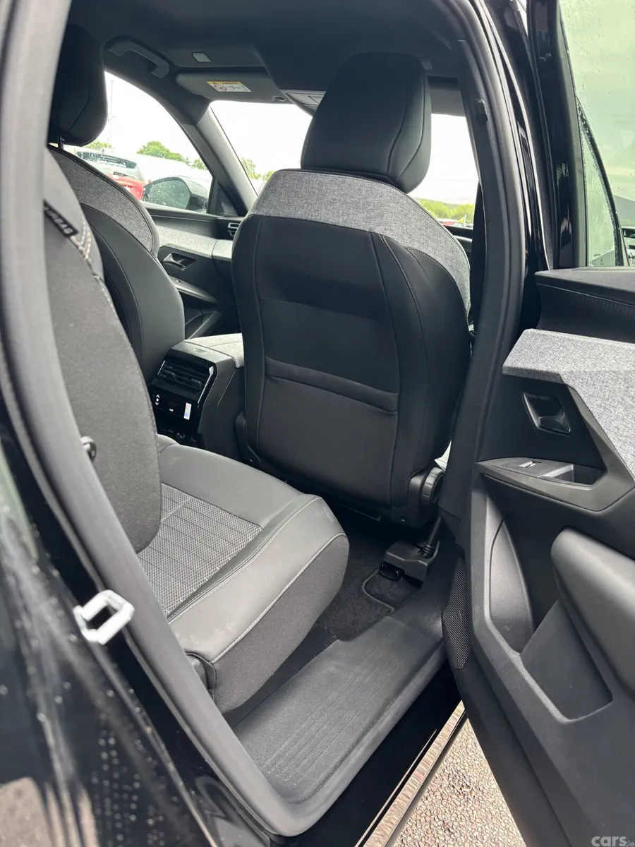 Peugeot 5008 MPV, Petrol, 2025, Black