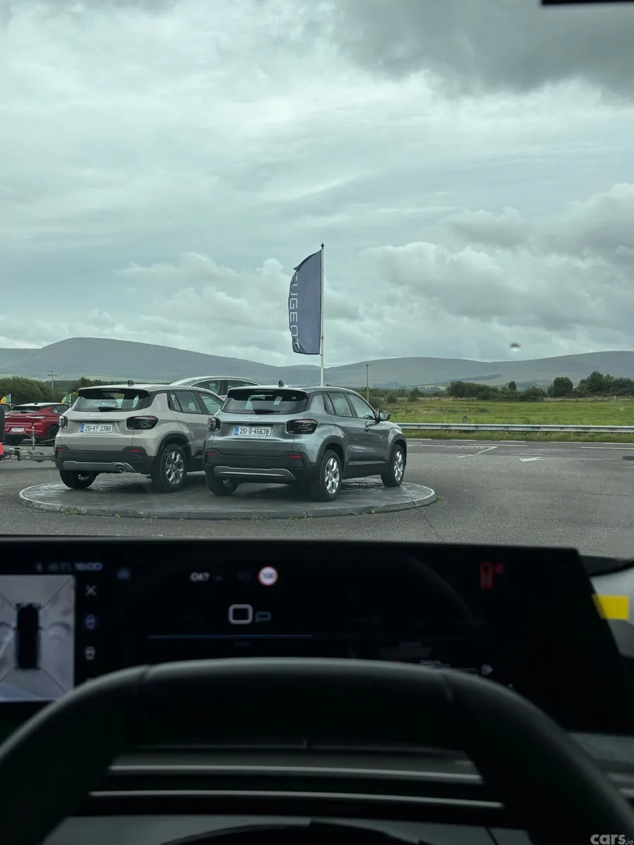 Peugeot 5008 MPV, Petrol, 2025, Black