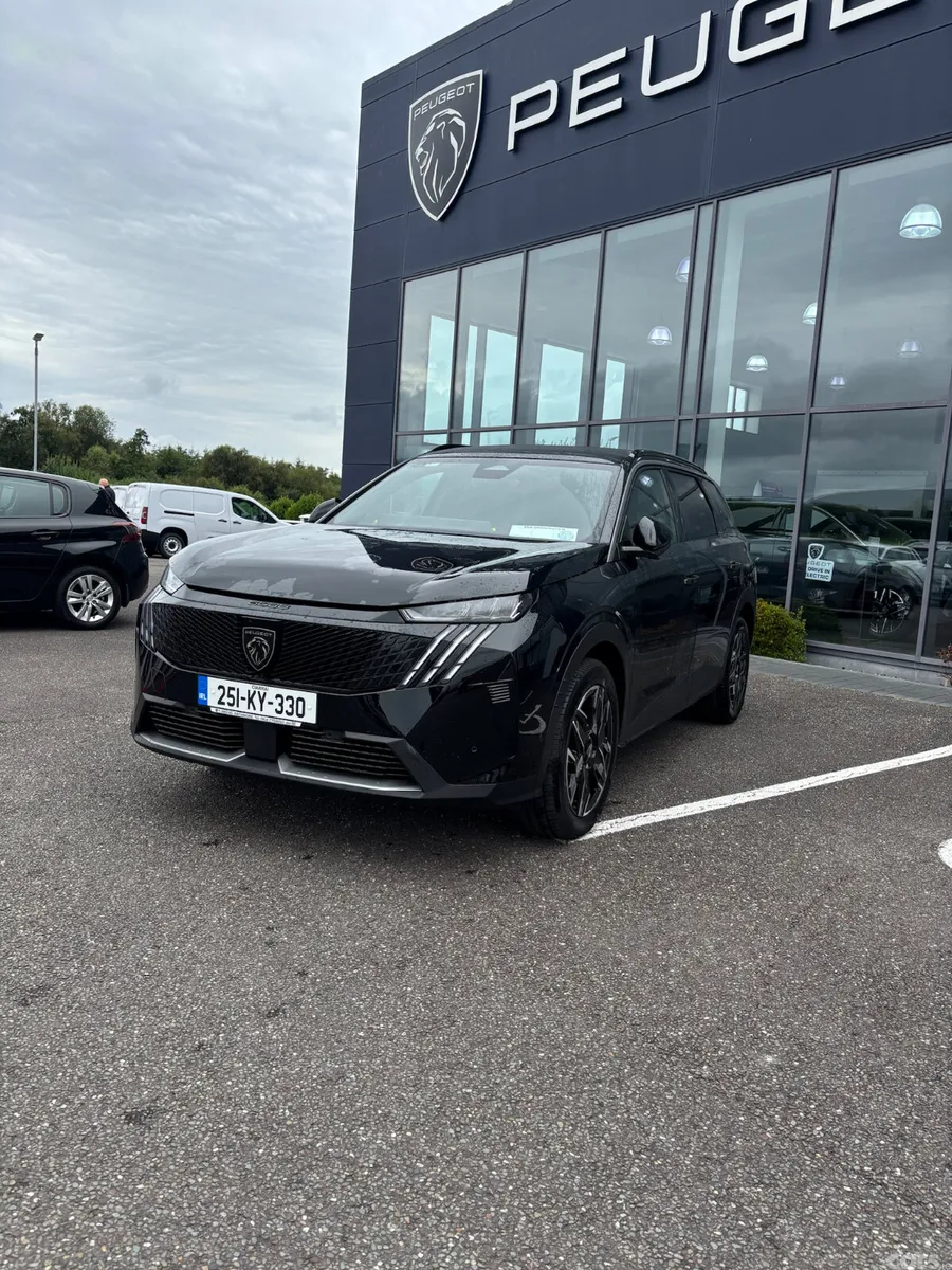 Peugeot 5008 MPV, Petrol, 2025, Black