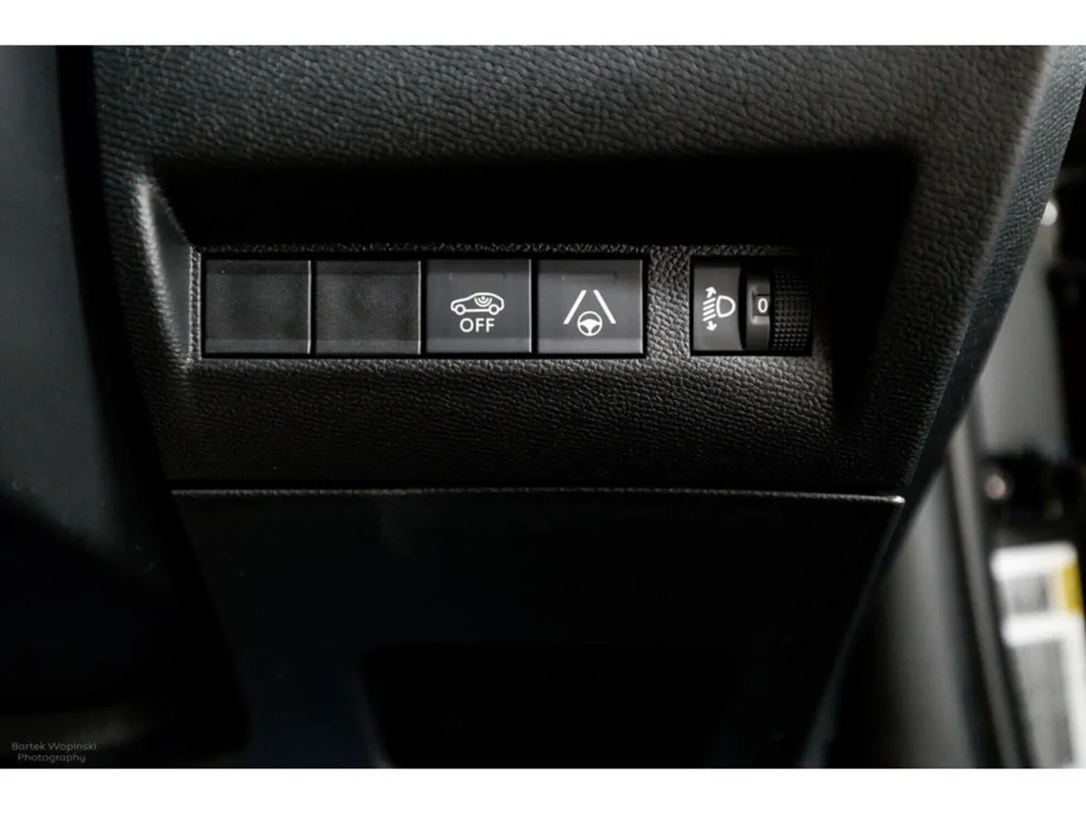 Peugeot 2008 SUV, Petrol Hybrid, 2026, Grey