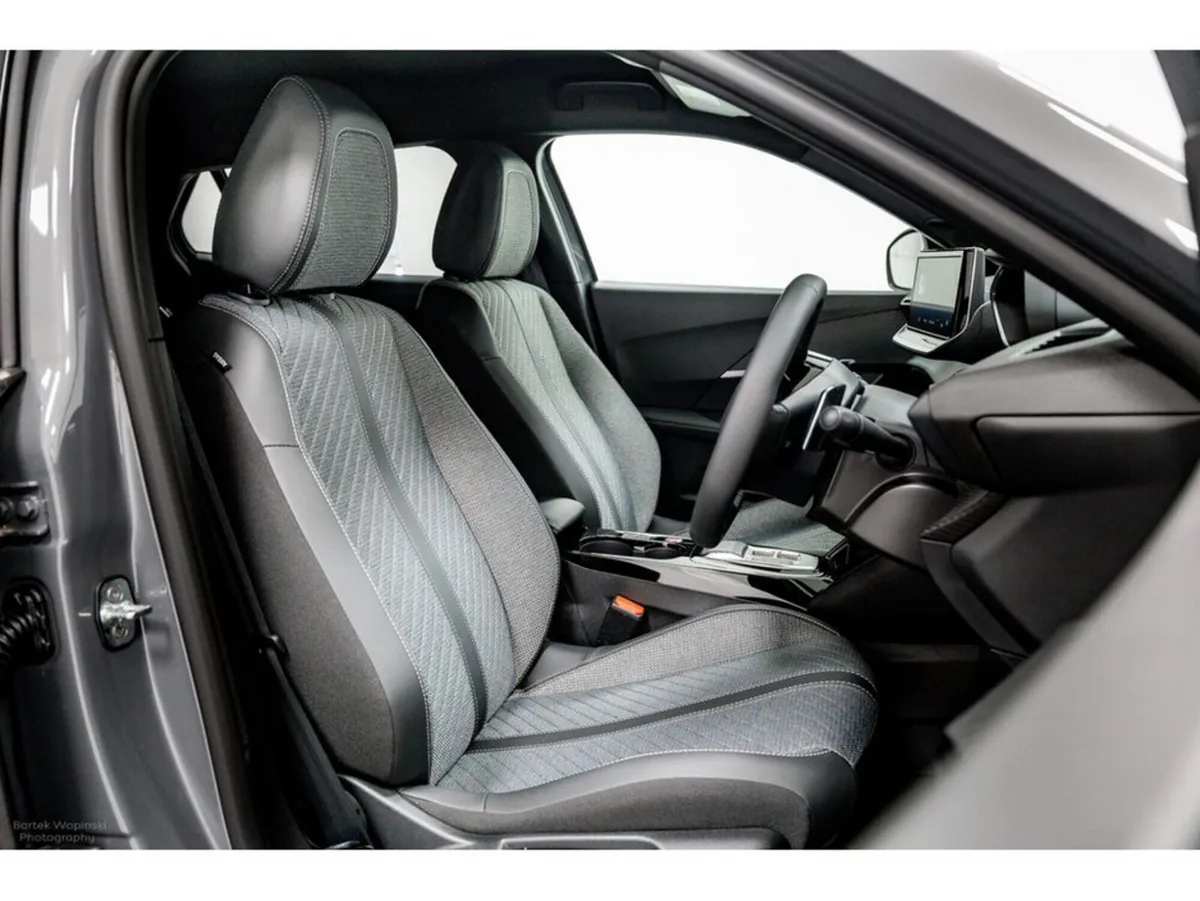 Peugeot 2008 SUV, Petrol Hybrid, 2026, Grey