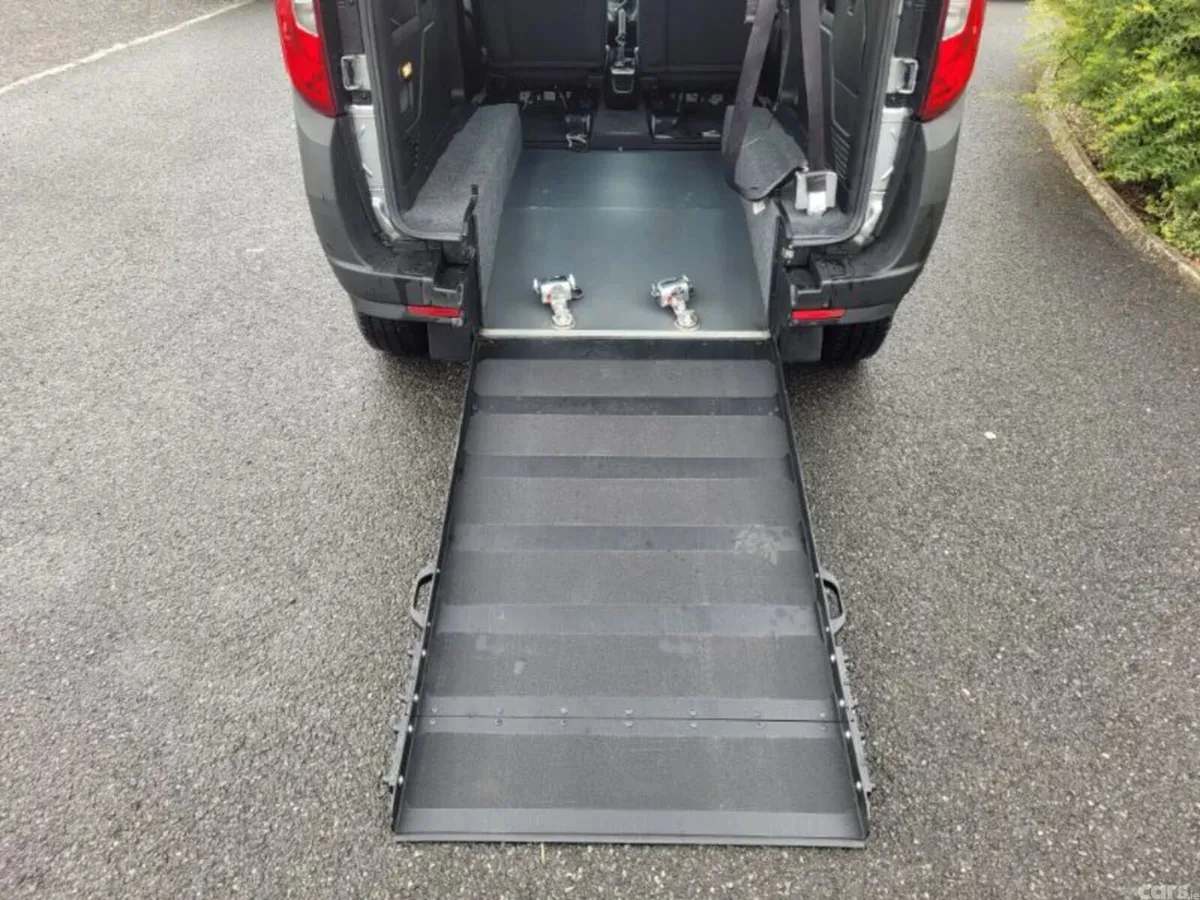 Fiat Doblo MPV, Petrol, 2017, Silver