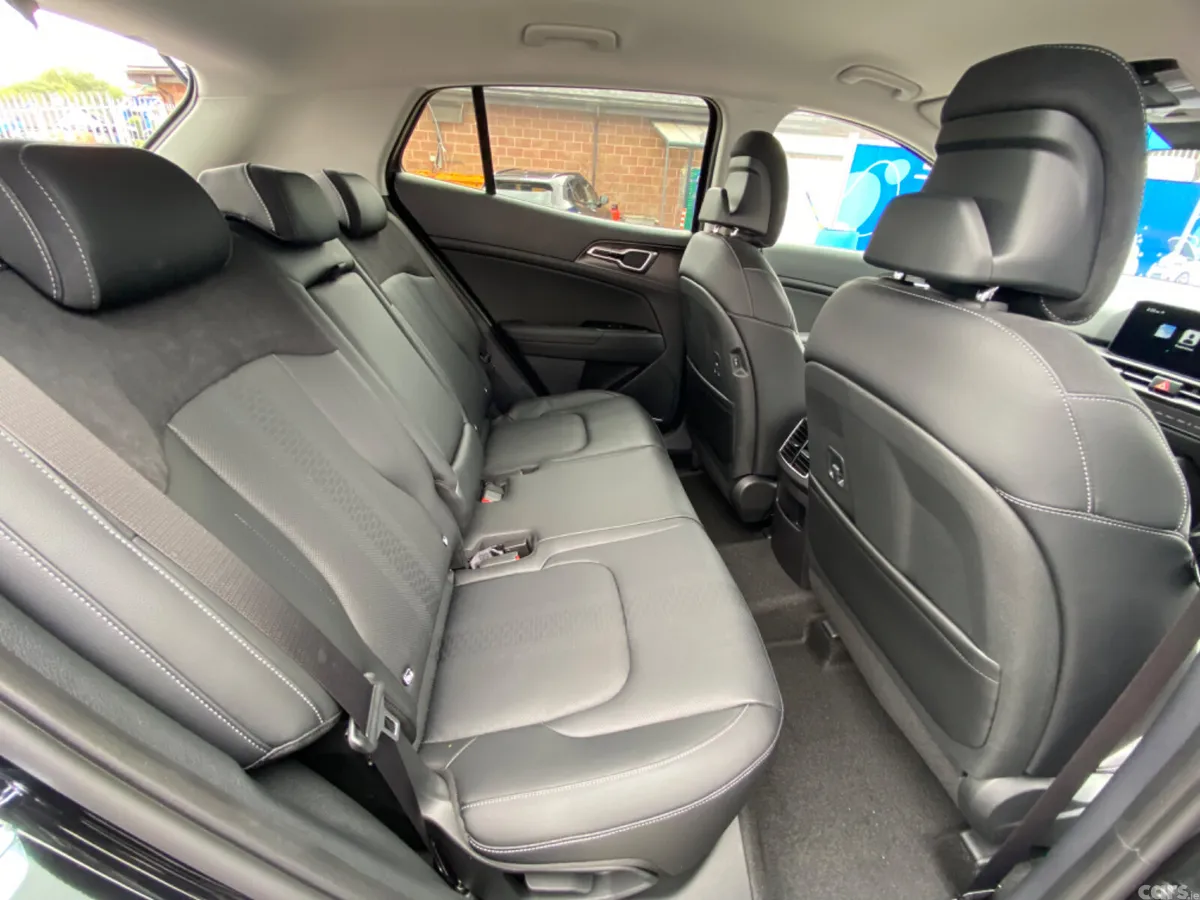 Kia Sportage SUV, Diesel Hybrid, 2025, Black