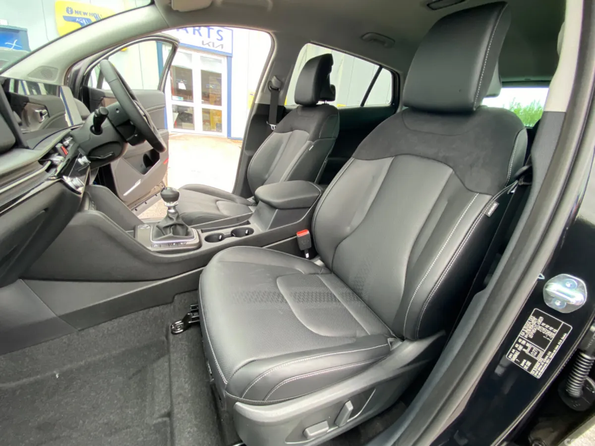 Kia Sportage SUV, Diesel Hybrid, 2025, Black