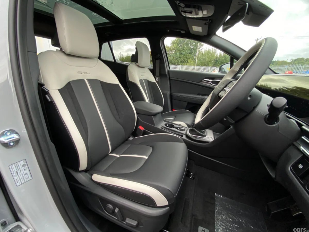 Kia Sportage SUV, Diesel Hybrid, 2025, Black
