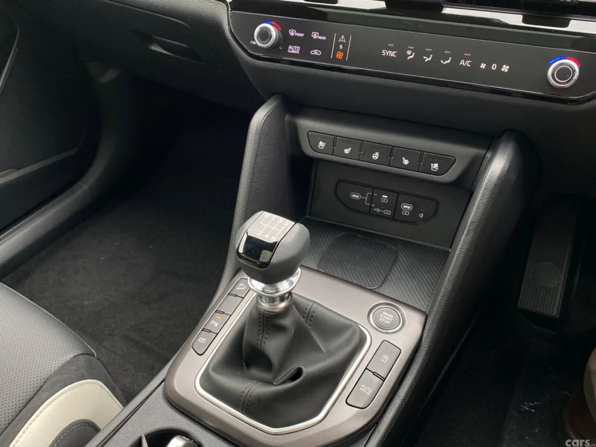 Kia Sportage SUV, Diesel Hybrid, 2025, Black