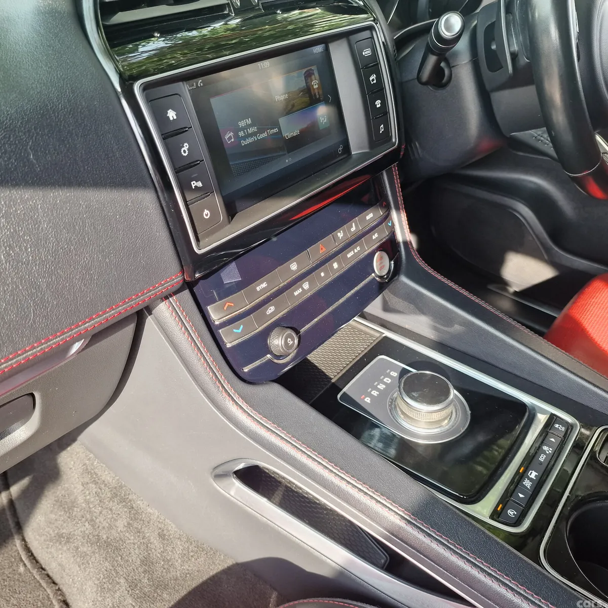 Jaguar F-Pace SUV, Diesel, 2016, Red