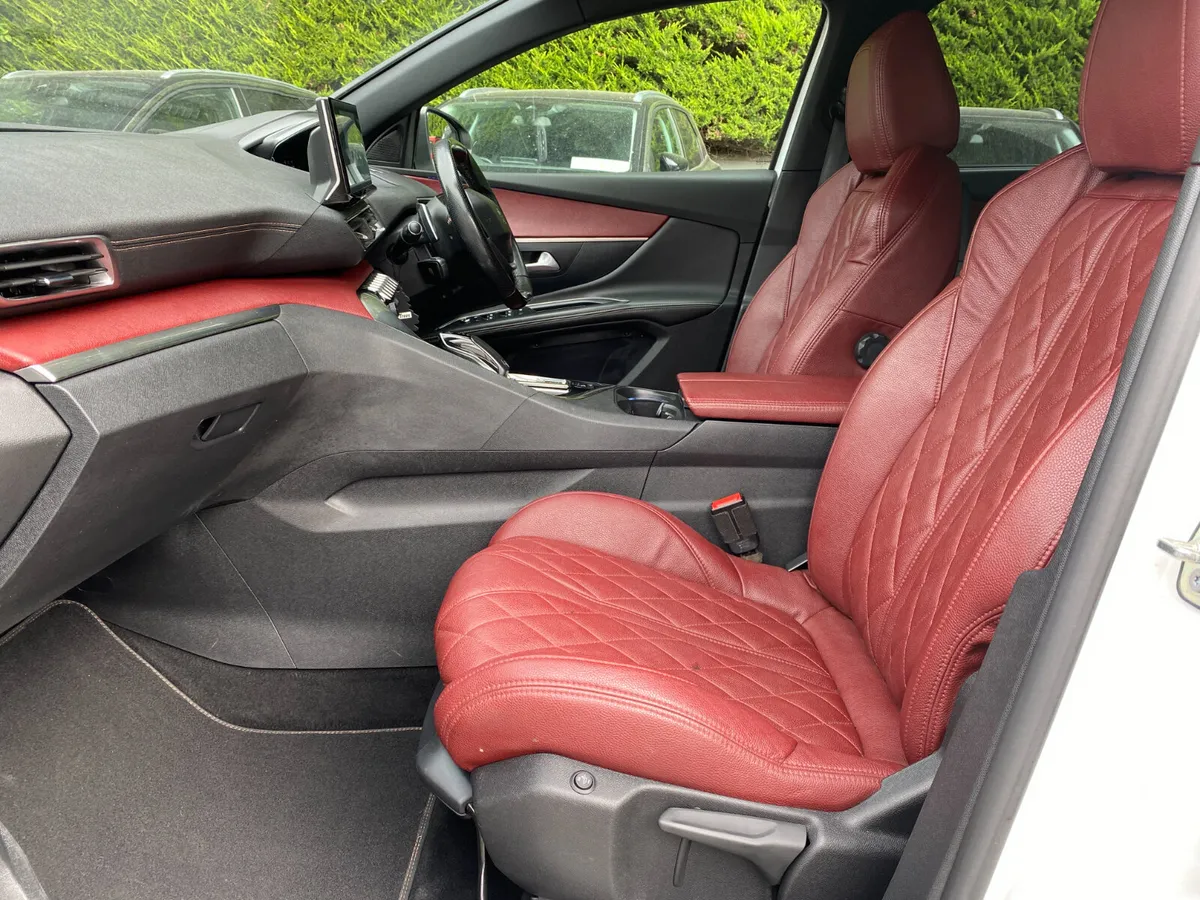 Peugeot 5008 MPV, Diesel, 2022, White