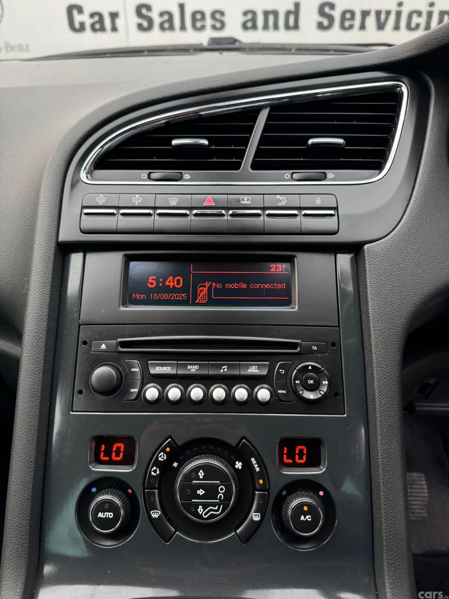 Peugeot 5008 MPV, Diesel, 2015, Grey
