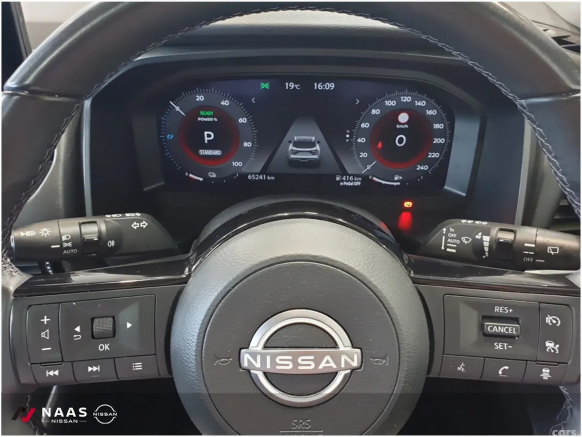 Nissan Qashqai MPV, Petrol, 2023, Red