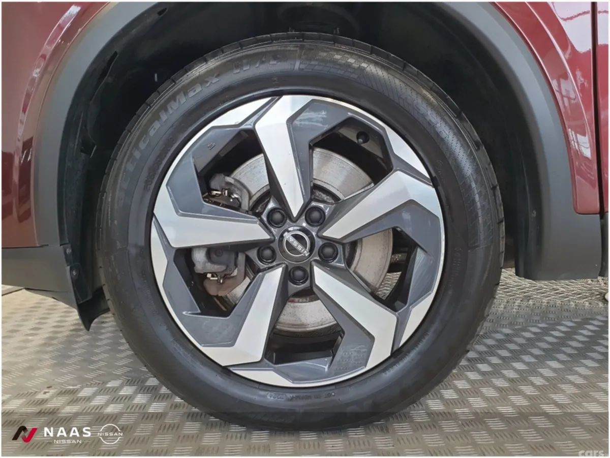 Nissan Qashqai MPV, Petrol, 2023, Red