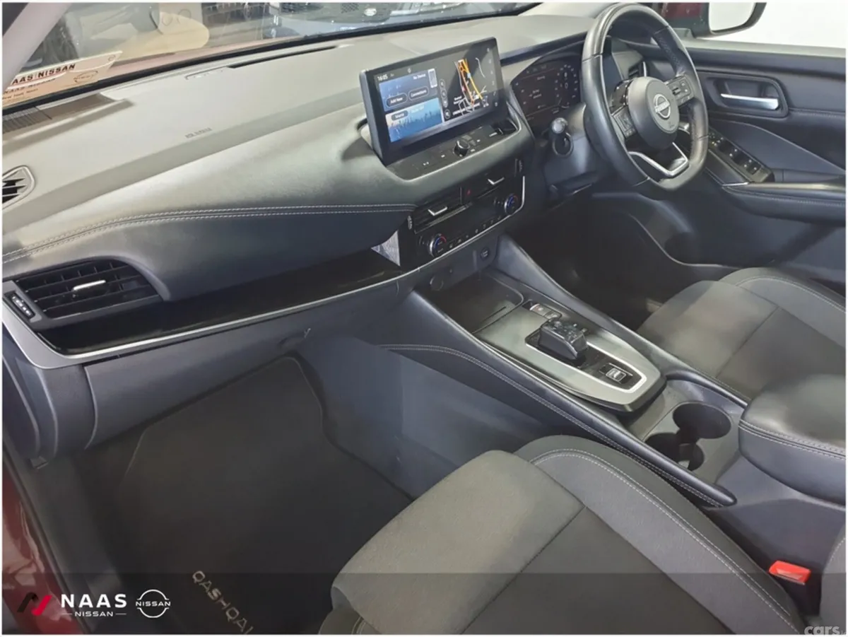 Nissan Qashqai MPV, Petrol, 2023, Red